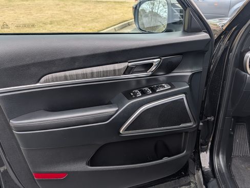 Used 2024 Kia Telluride EX w/ EX Captain's Chair Package image 21