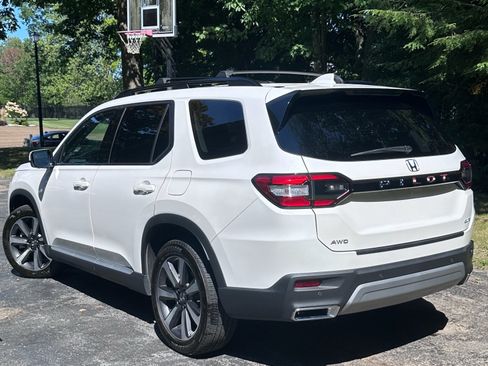 Used 2025 Honda Pilot Elite image 13