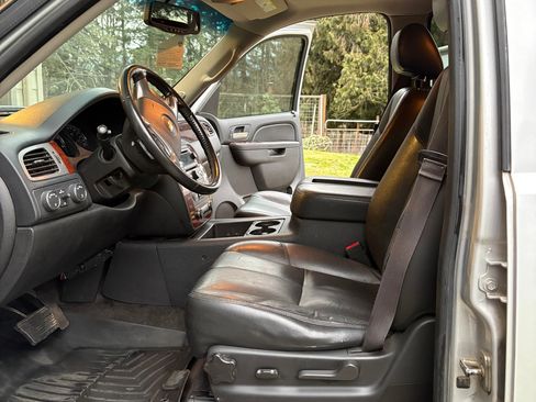 Used 2014 Chevrolet Tahoe LT image 11