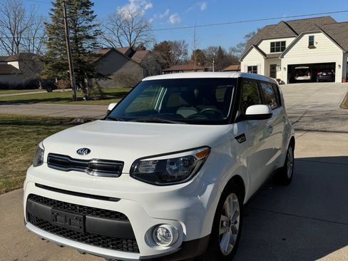 Used 2018 Kia Soul + FWD image 16