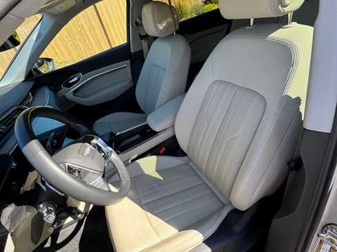 Used 2022 Audi e-tron Premium Plus image 21