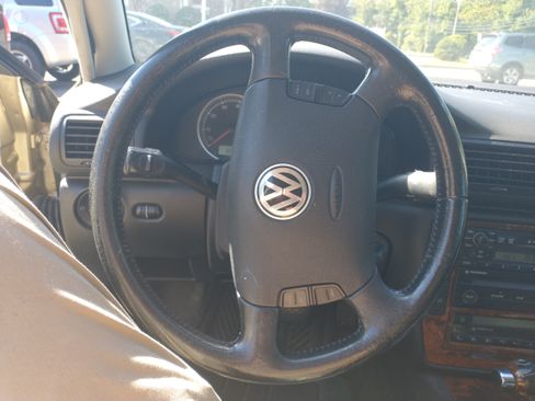 Used 2001 Volkswagen Passat GLX image 14