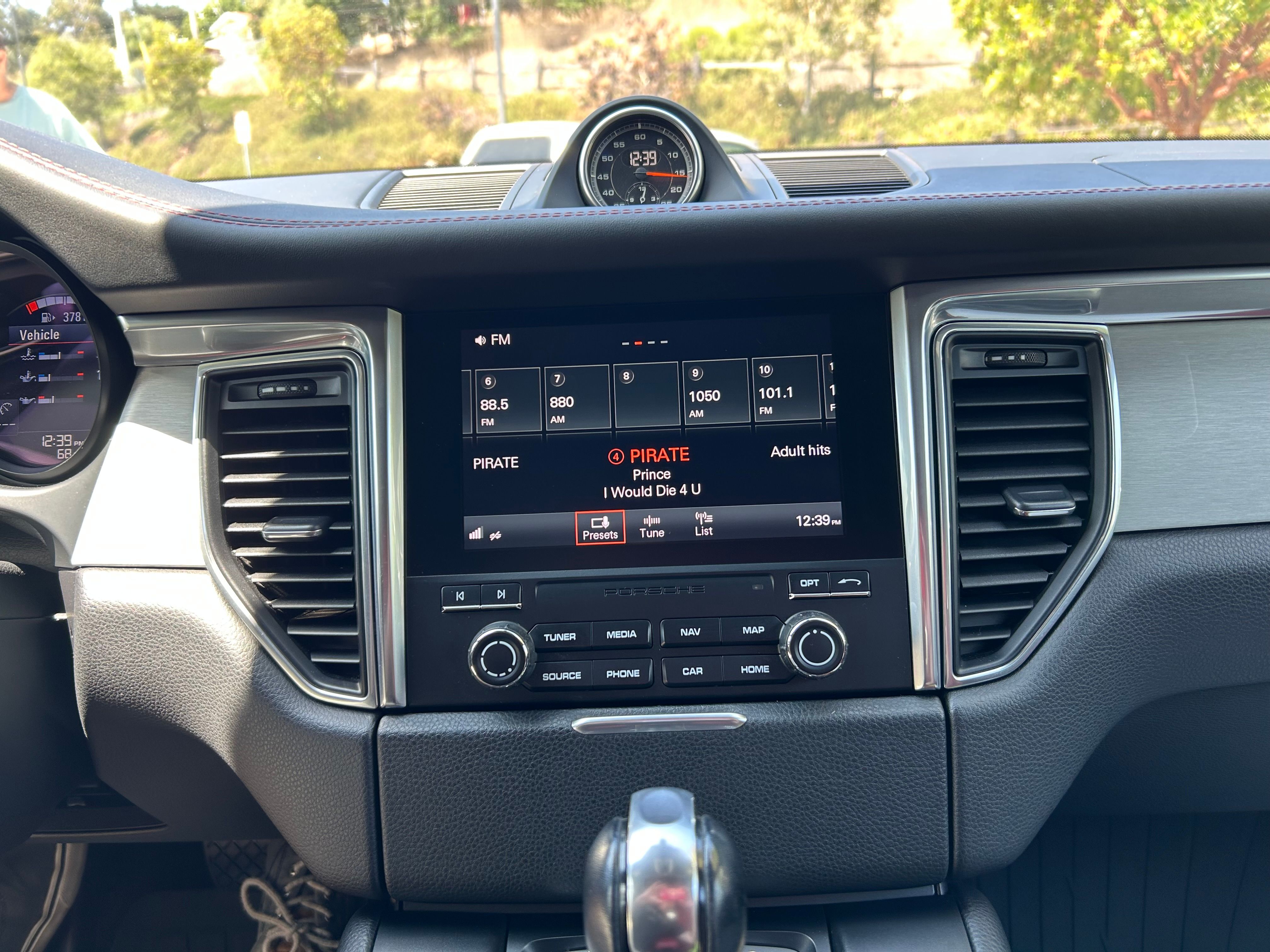 Used 2017 Porsche Macan GTS AWD/4WD image 5