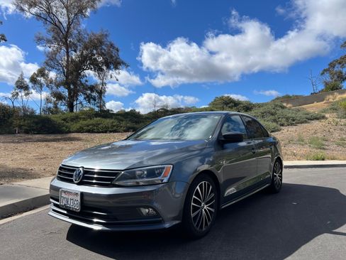 Used 2016 Volkswagen Jetta Sport FWD image 1