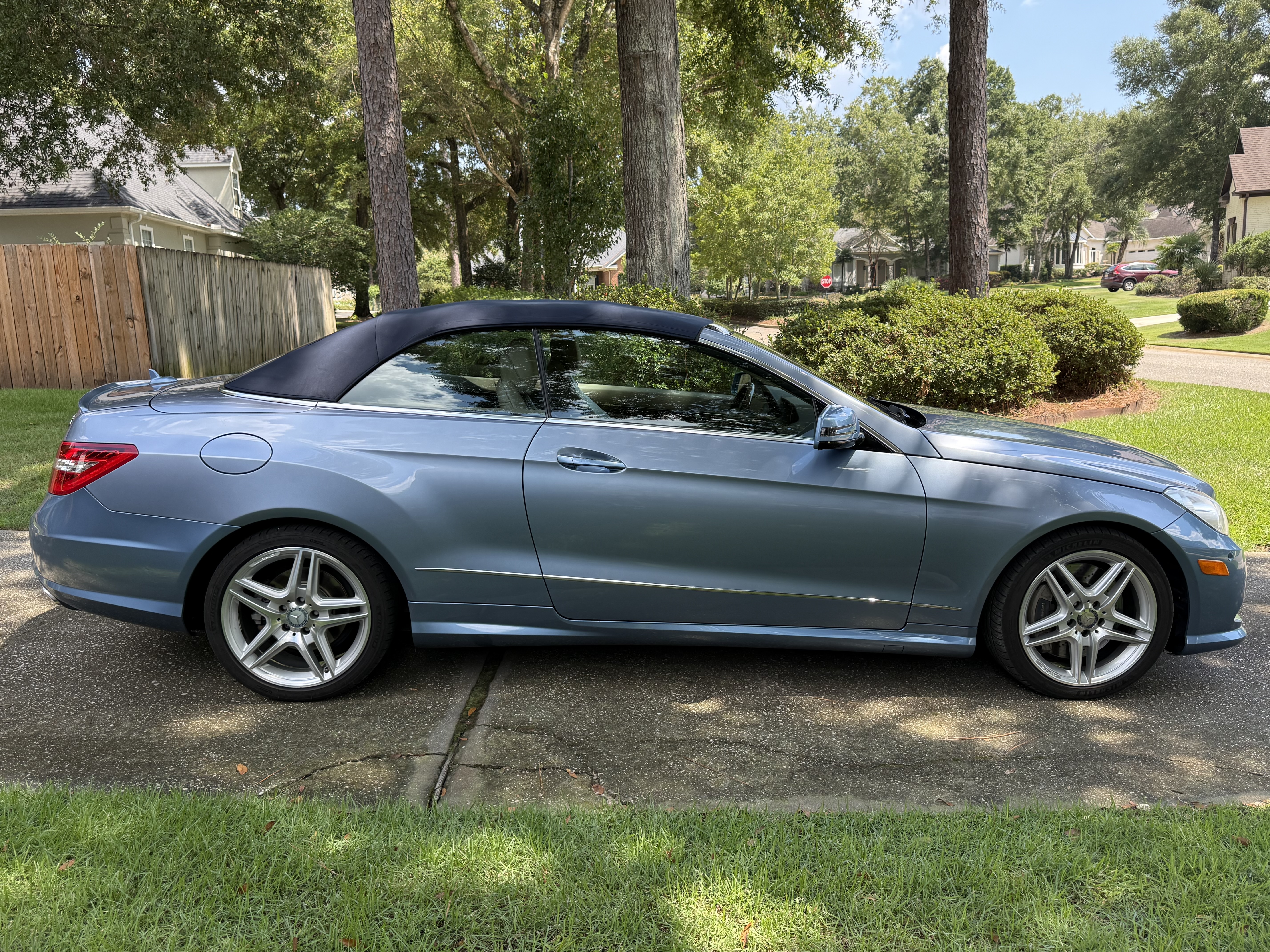 Used 2012 Mercedes-Benz E 550 Cabriolet image 4