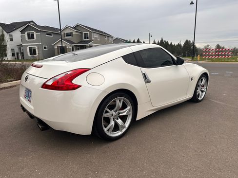 Used 2013 Nissan 370Z Touring w/ Sport Pkg image 9