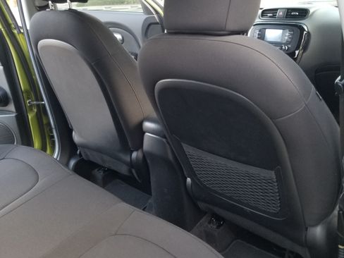 Used 2015 Kia Soul ! FWD image 32