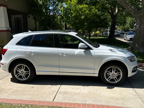 Used 2015 Audi Q5 2.0T Premium Plus w/ Technology Package AWD/4WD image 2