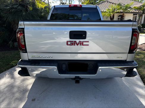 Used 2017 GMC Sierra 1500 SLT w/ SLT Premium Package image 8
