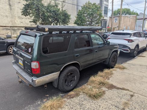 Used 2000 Toyota 4Runner SR5 image 6