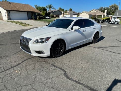 Used 2015 Lexus LS 460 w/ Comfort Package RWD image 8