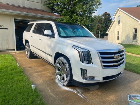 Used 2018 Cadillac Escalade ESV Premium Luxury image 5