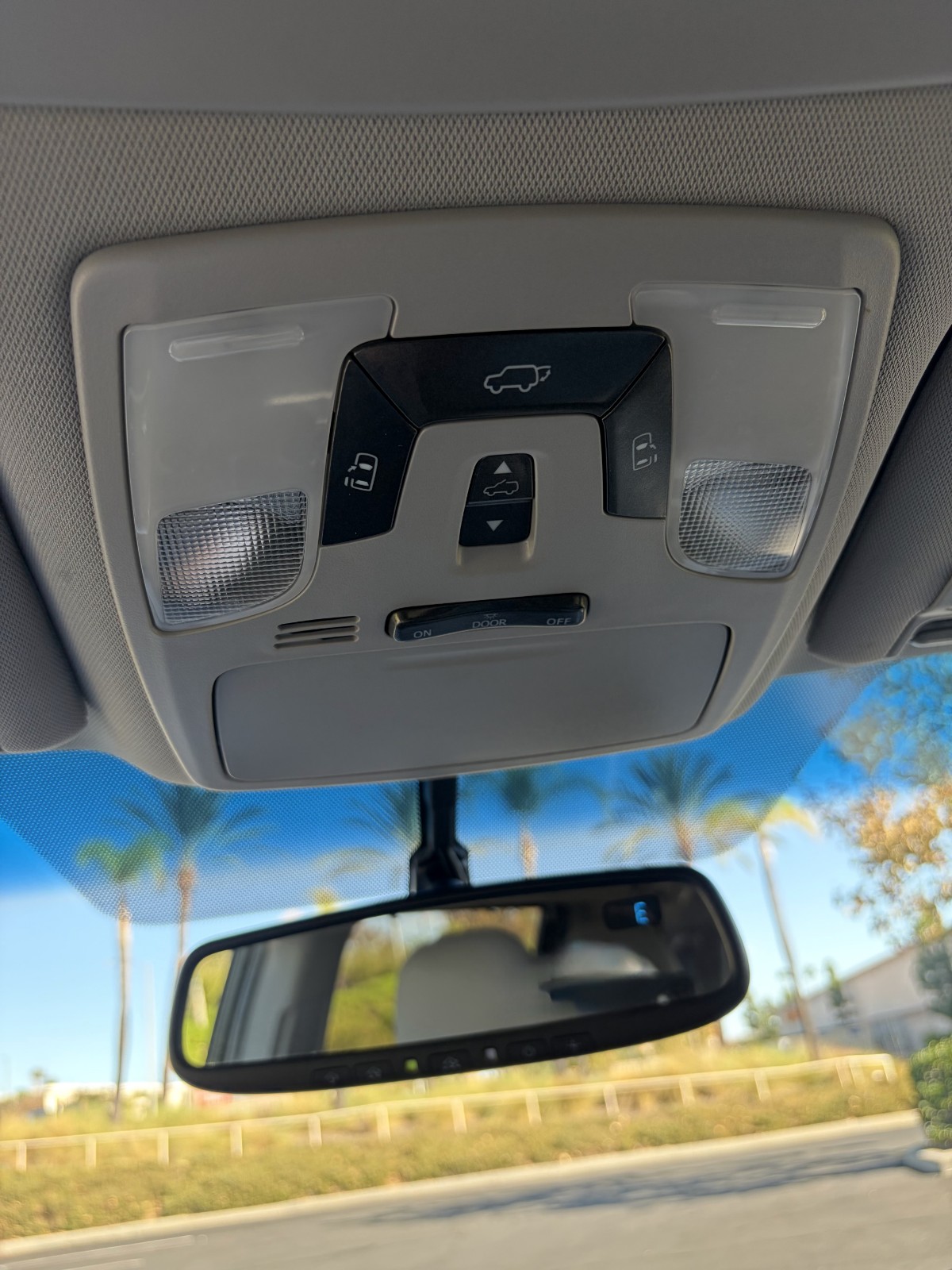 Used 2015 Toyota Sienna XLE w/ XLE Navigation Package FWD image 12