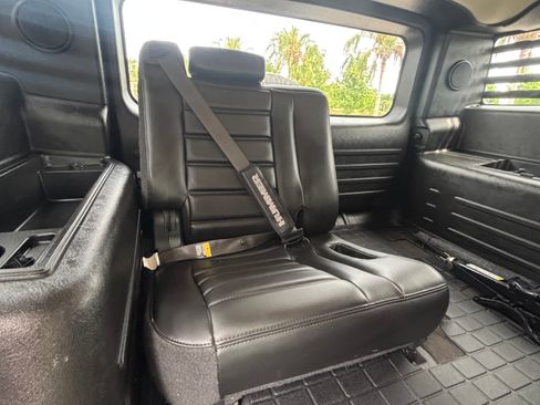 Used 2005 HUMMER H2 w/ Preferred Equipment Group AWD/4WD image 9