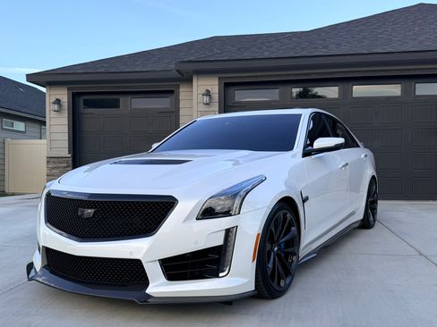 Used 2017 Cadillac CTS V w/ Luxury Package RWD image 31