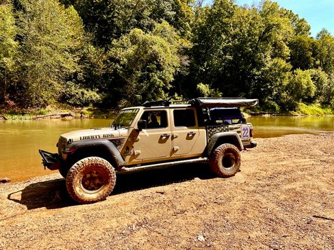 Used 2020 Jeep Gladiator Sport image 12