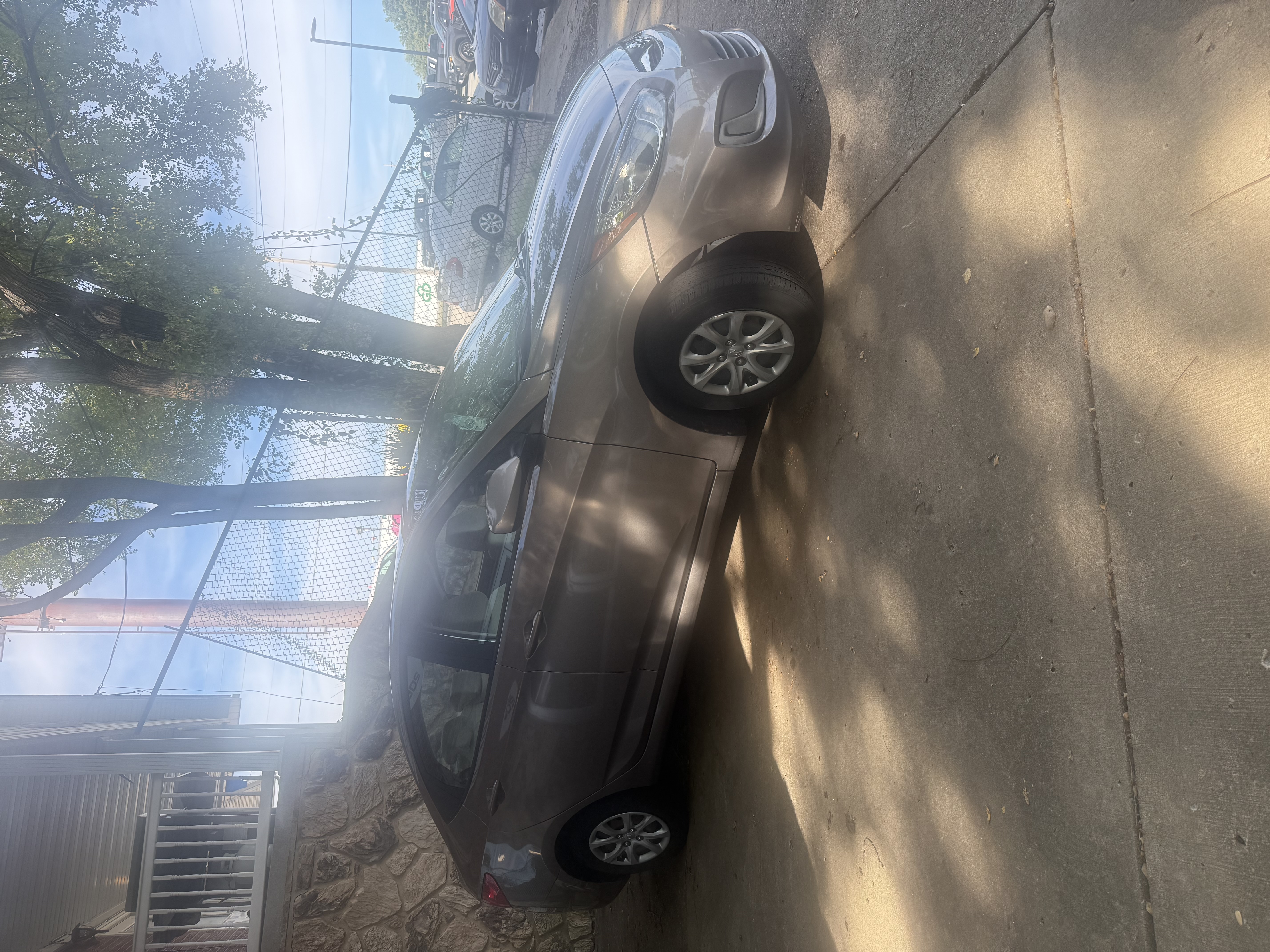 Used 2014 Hyundai Accent GLS FWD image 2
