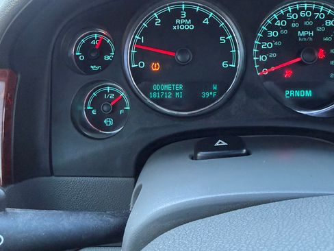 Used 2010 GMC Yukon XL SLT w/ SLT-2 Equipment Package image 16