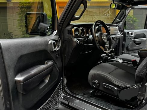 Used 2018 Jeep Wrangler Unlimited Sport S AWD/4WD image 13