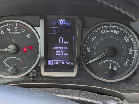 Used 2020 Toyota Tacoma TRD Off-Road image 6