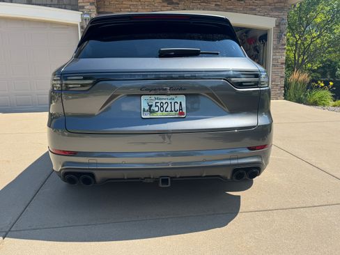Used 2020 Porsche Cayenne Turbo AWD/4WD image 17