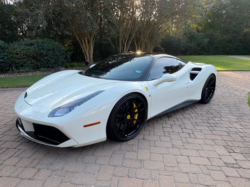 Used 2019 Ferrari 488 GTB image 2