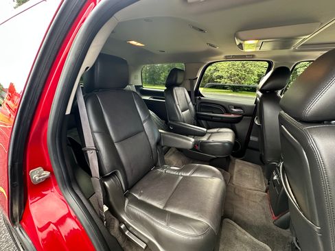 Used 2013 Cadillac Escalade Premium AWD/4WD image 16