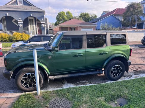 Used 2022 Ford Bronco Outer Banks image 2