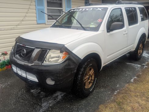 Used 2010 Nissan Pathfinder S image 5