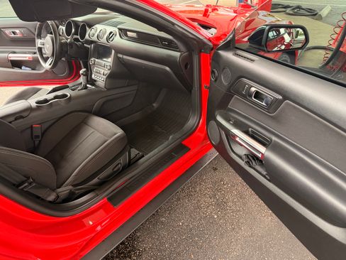 Used 2022 Ford Mustang Convertible w/ Equipment Group 101A RWD image 10