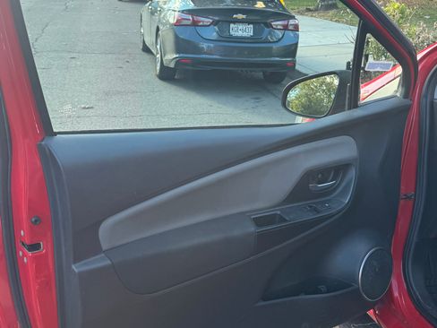 Used 2015 Toyota Yaris LE image 16