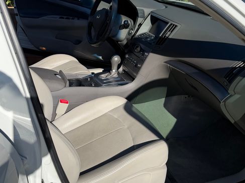 Used 2015 INFINITI Q40 w/ Moonroof Package image 6