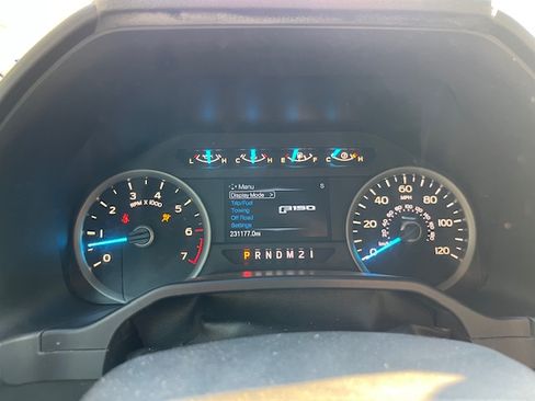 Used 2016 Ford F150 XLT w/ Equipment Group 302A Luxury image 4