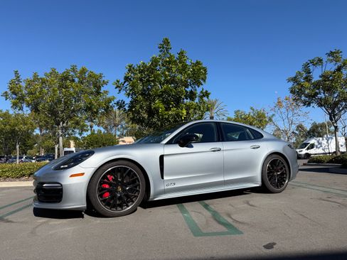 Used 2019 Porsche Panamera GTS image 6