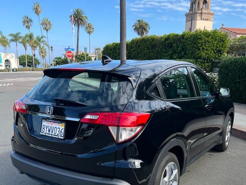 Used 2022 Honda HR-V LX image 8