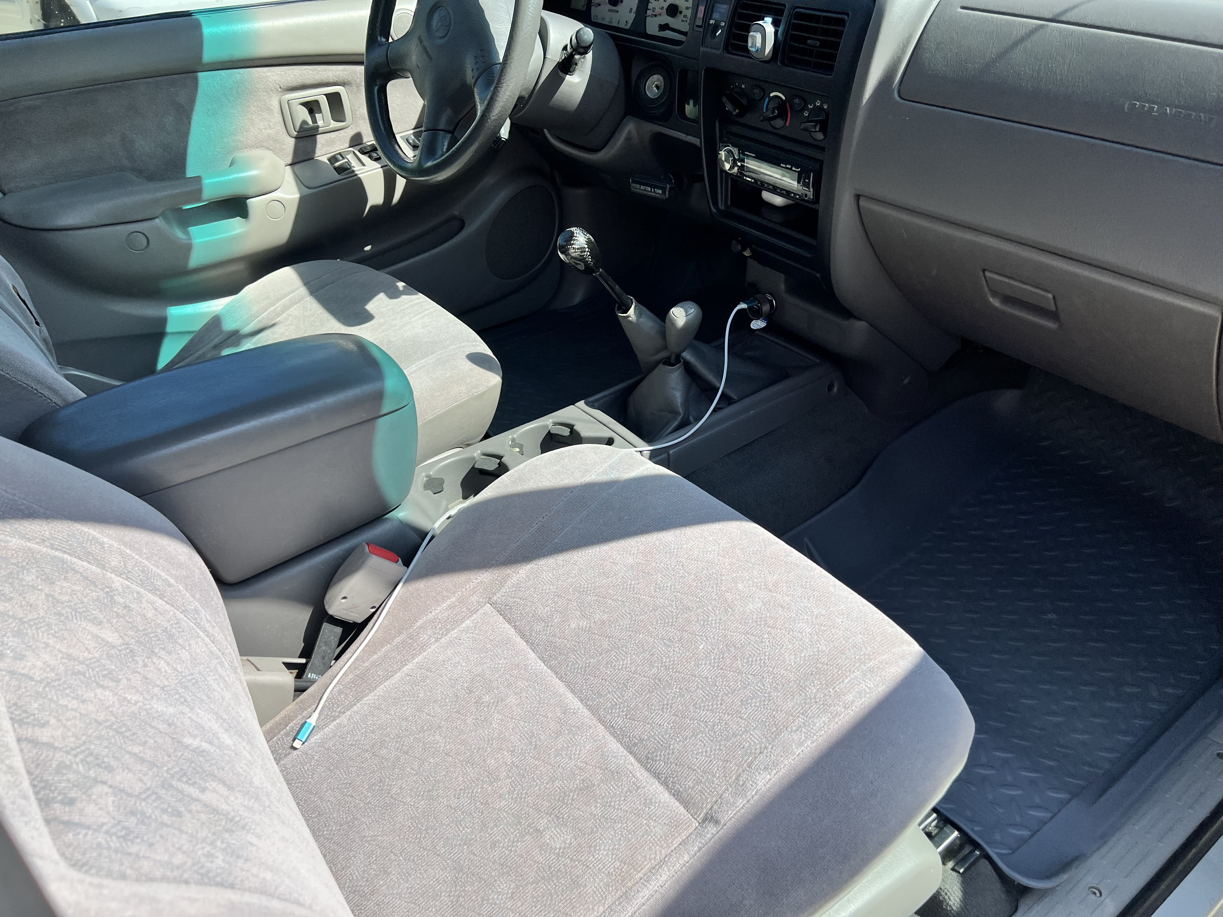 Used 2001 Toyota Tacoma 4x4 Xtracab V6 image 2