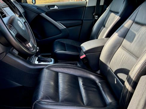 Used 2010 Volkswagen Tiguan SE image 4