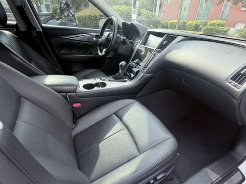 Used 2017 INFINITI Q50 3.0t Premium RWD image 5