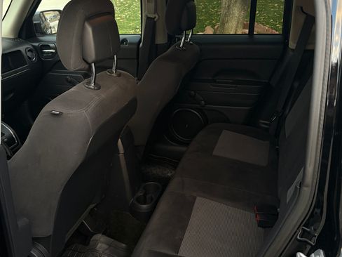 Used 2016 Jeep Patriot Sport image 6