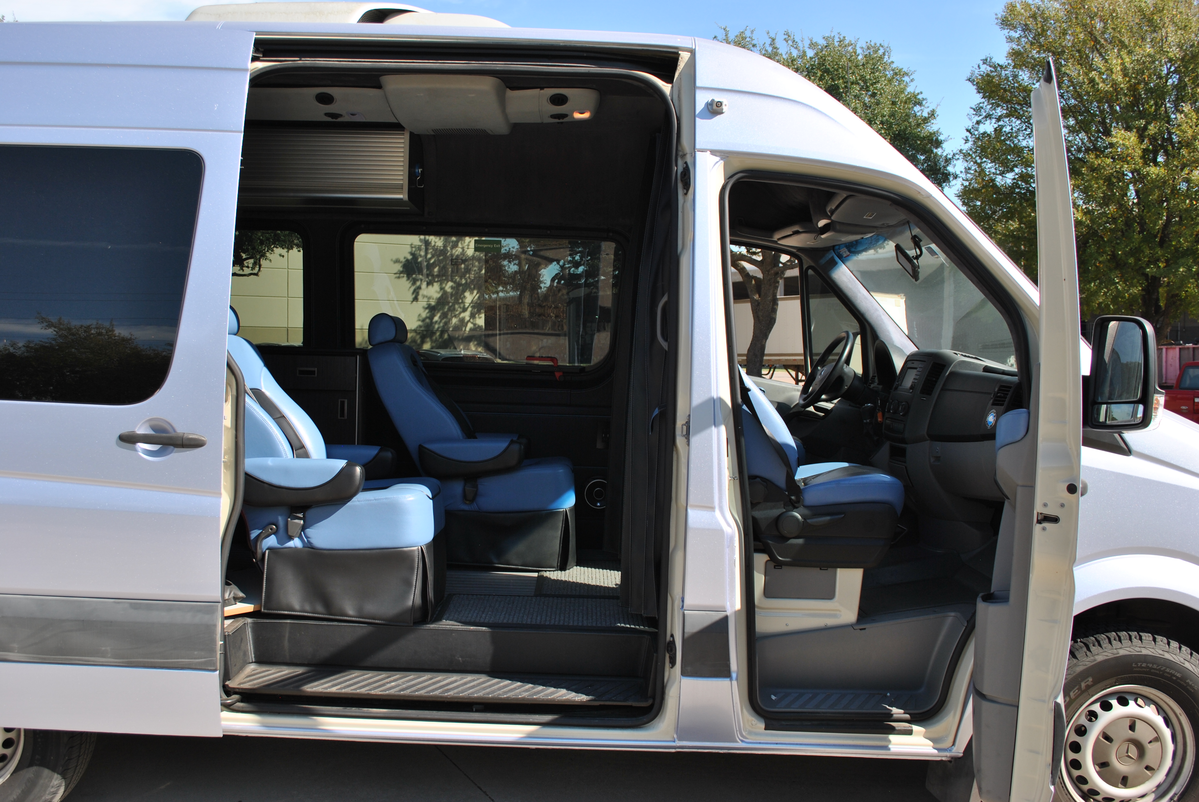 Used 2016 Mercedes-Benz Sprinter 2500 image 14