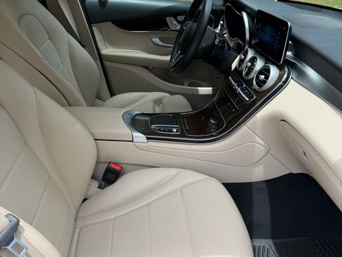 Used 2022 Mercedes-Benz GLC 300 image 9