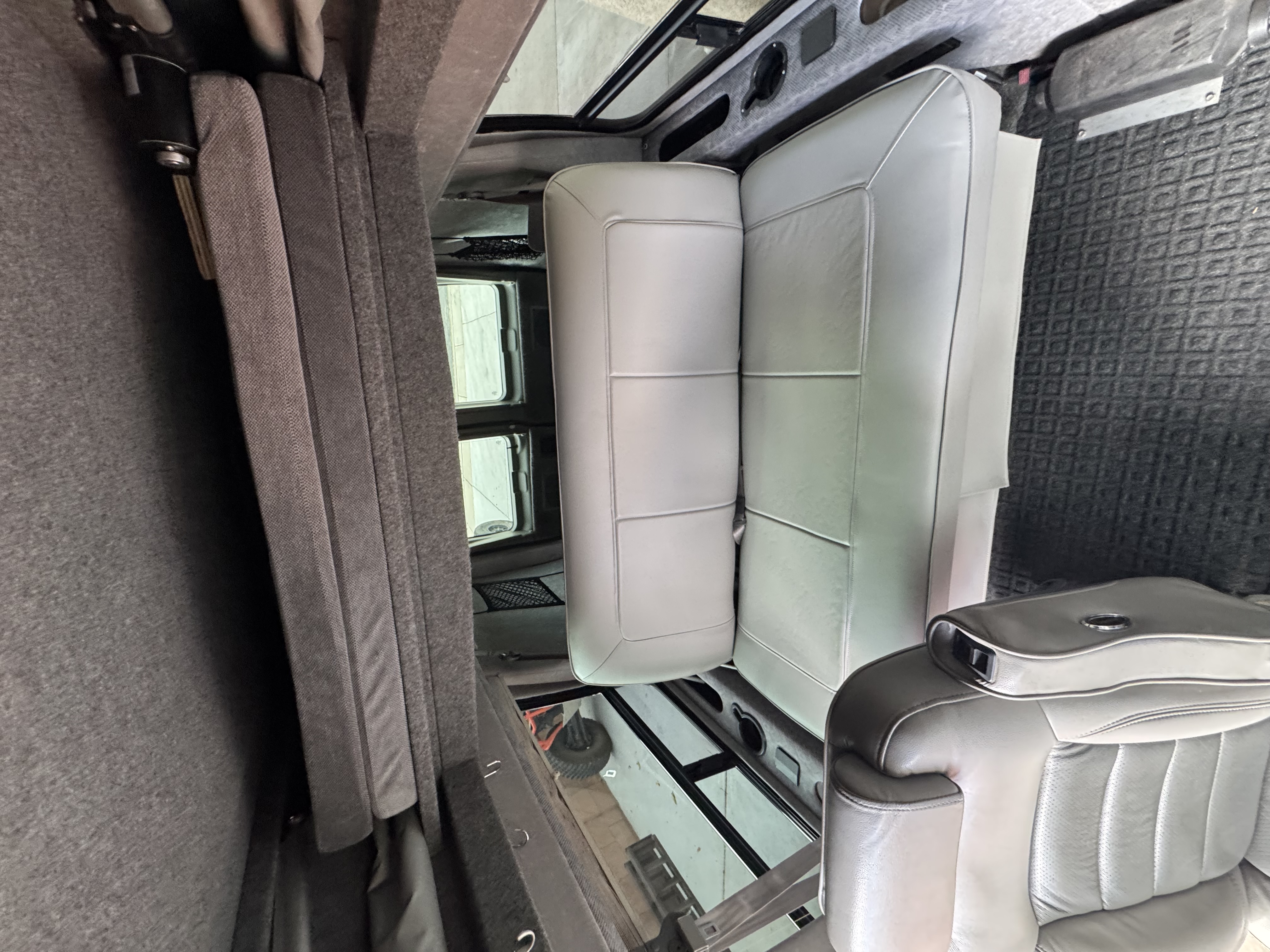 Used 2005 Ford E-350 and Econoline 350 Extended Super Duty RWD image 12
