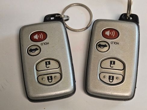 Used 2010 Toyota Camry XLE image 20