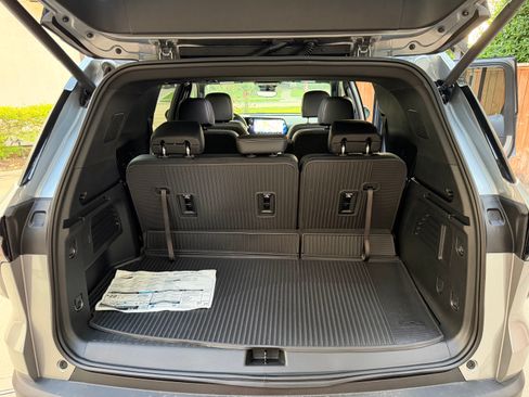 Used 2026 Chevrolet Traverse LT w/ Driver Confidence Package FWD image 11
