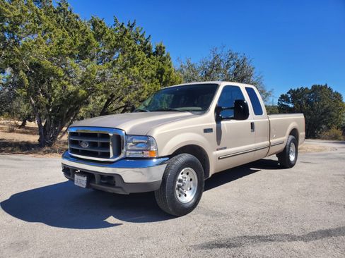 Used 1999 Ford F250 2WD SuperCab Super Duty image 1