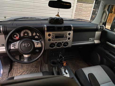 Used 2014 Toyota FJ Cruiser 4WD image 6