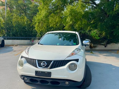 Used 2013 Nissan Juke SL w/ Chrome Pkg FWD image 2
