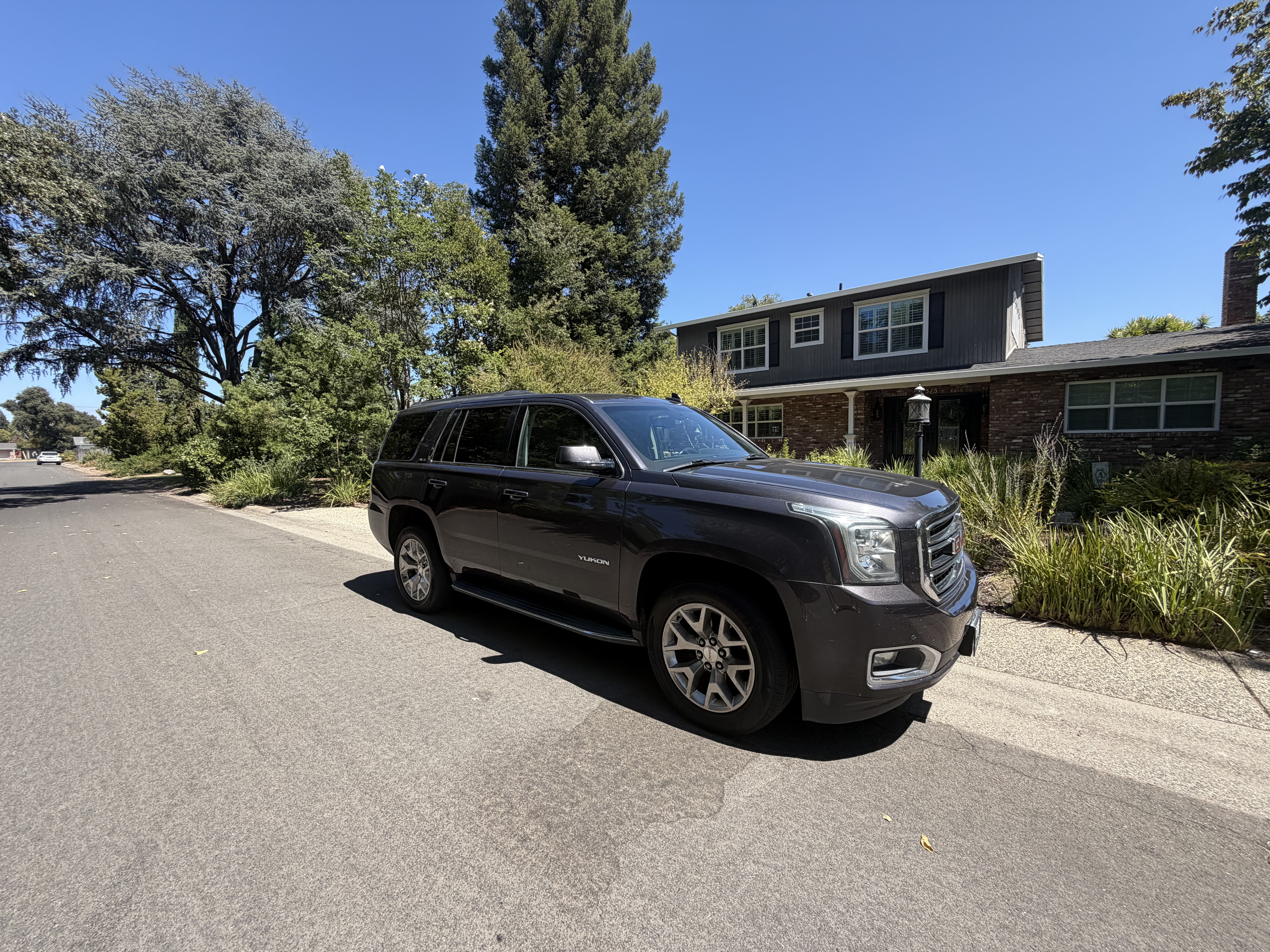 Used 2017 GMC Yukon SLE RWD image 2