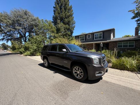 Used 2017 GMC Yukon SLE RWD image 2