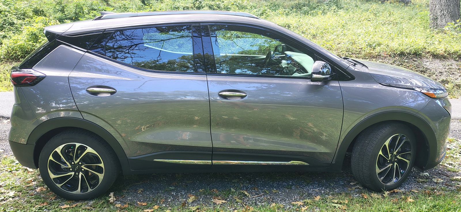 Used 2022 Chevrolet Bolt EUV Premier w/ Super Cruise Package FWD image 5